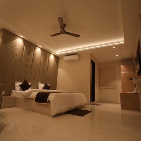 Hotel Maya Crystal Juhi Bari Экстерьер фото