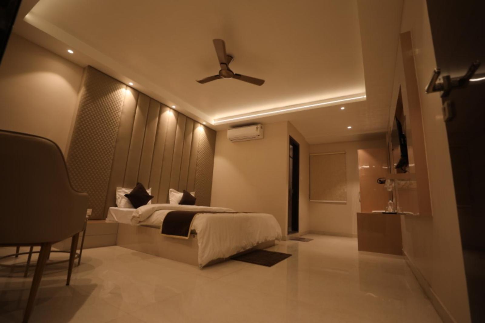 Hotel Maya Crystal Juhi Bari Экстерьер фото