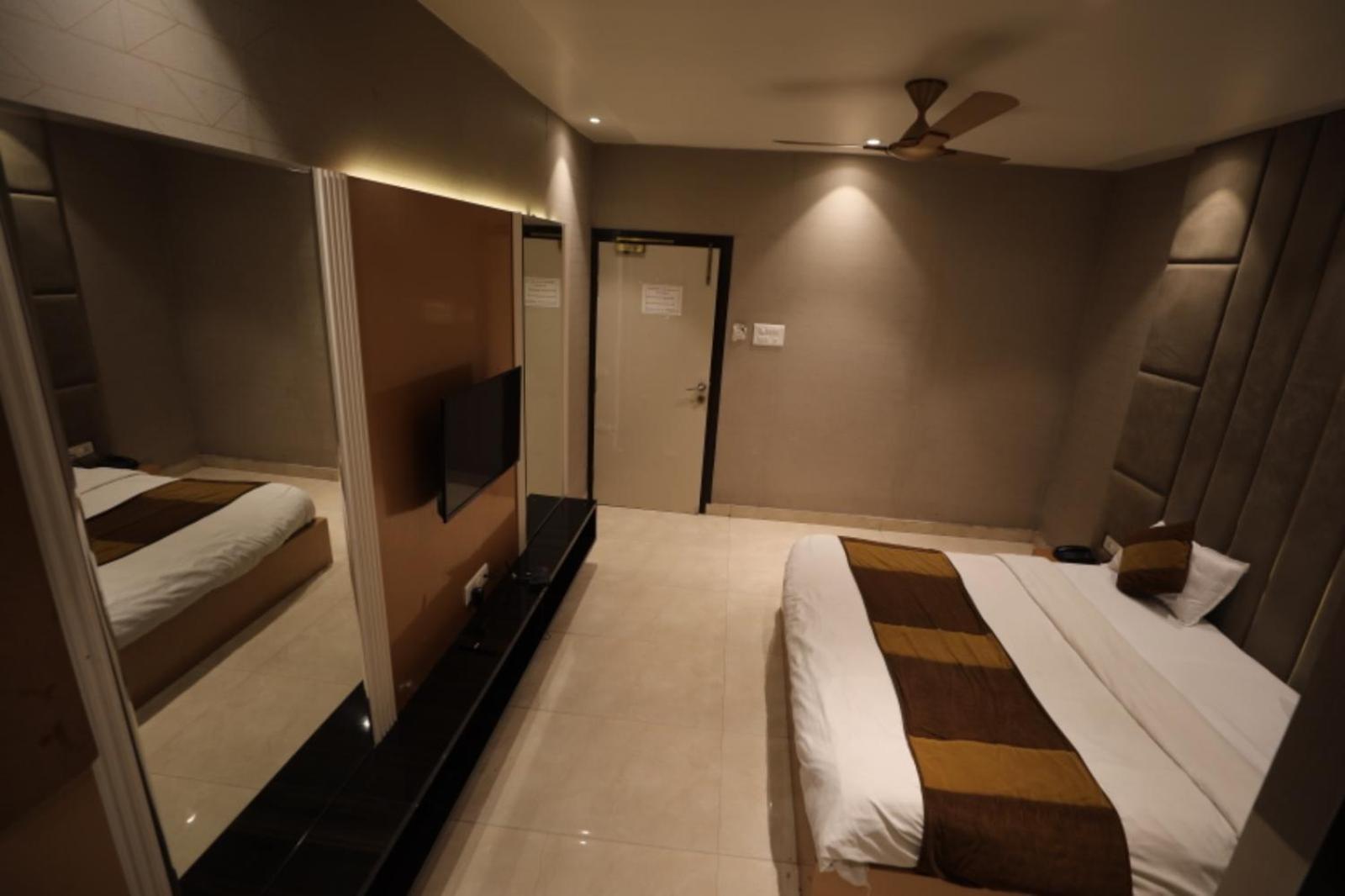 Hotel Maya Crystal Juhi Bari Экстерьер фото