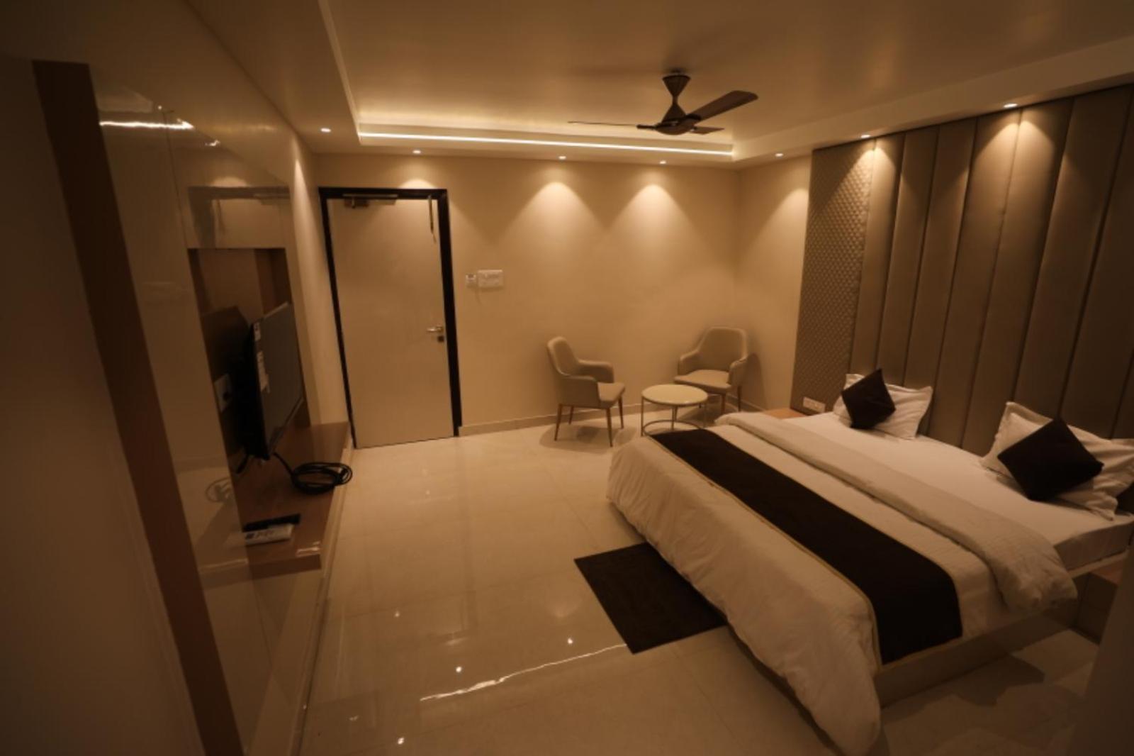 Hotel Maya Crystal Juhi Bari Экстерьер фото