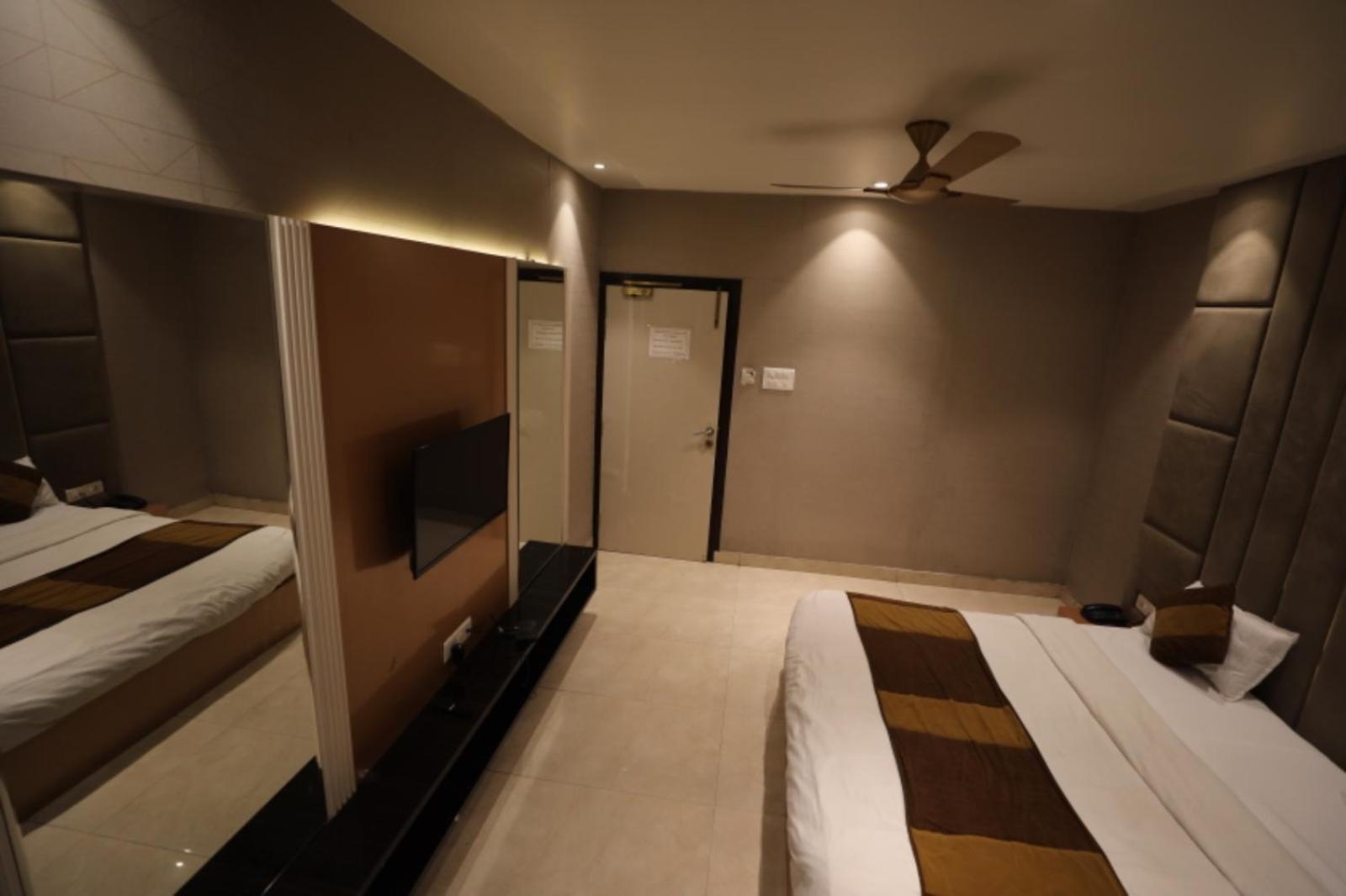 Hotel Maya Crystal Juhi Bari Экстерьер фото